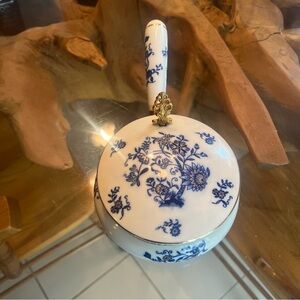 Elegant Blue and White Floral porcelain Norleans silent butler